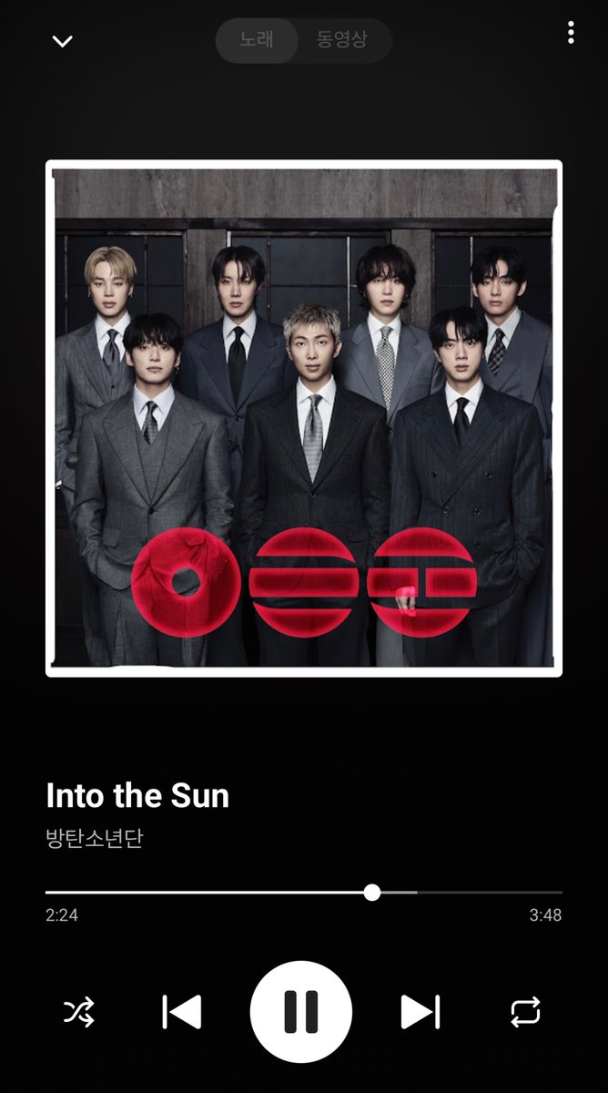 fosdnjsej's tweet photo. 인투더썬 듣다가 갑자기 든 생각 
윙즈에서 이카루스의 날개를 달고, 작것시에서 태양이 아닌 너(팬)에게로 간다고 했는데
알고보니 태양(가장 높은 곳)도 “너“도 다 아미였나봄 https://t.co/kfJLazppcu
