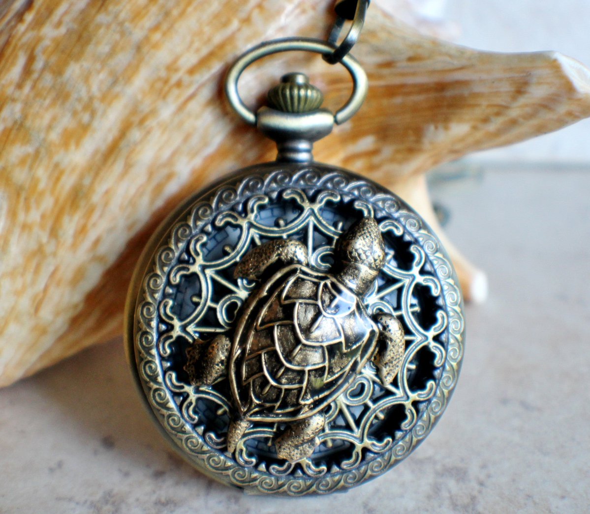 charsfavorite's tweet image. Discover timeless elegance with our Turtle Pocket Watch, battery-operated and perfect for any occasion. Get yours today for just $55.00. #WristWatch #Timepiece

Shop Now charsfavoritethings.com/products/sea-t…