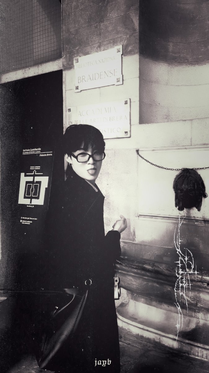 Estou pisando em terra hoje, vim acompanhar um caso específico e ver na prática a vivência do ser humano para poder realizar o julgamento. Aproveitei pra dar uma passeada e pedi ao humano para tirar uma foto, a língua foi porque ele é chato demais e fiquei de saco cheio.