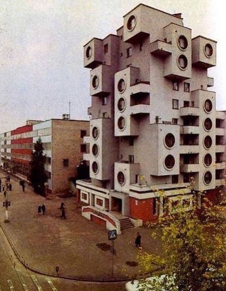 eastblocvisuals's tweet photo. Residential buildings in Bobruisk, Belarusian SSR, 1980s. https://t.co/FOXPVNK8o8