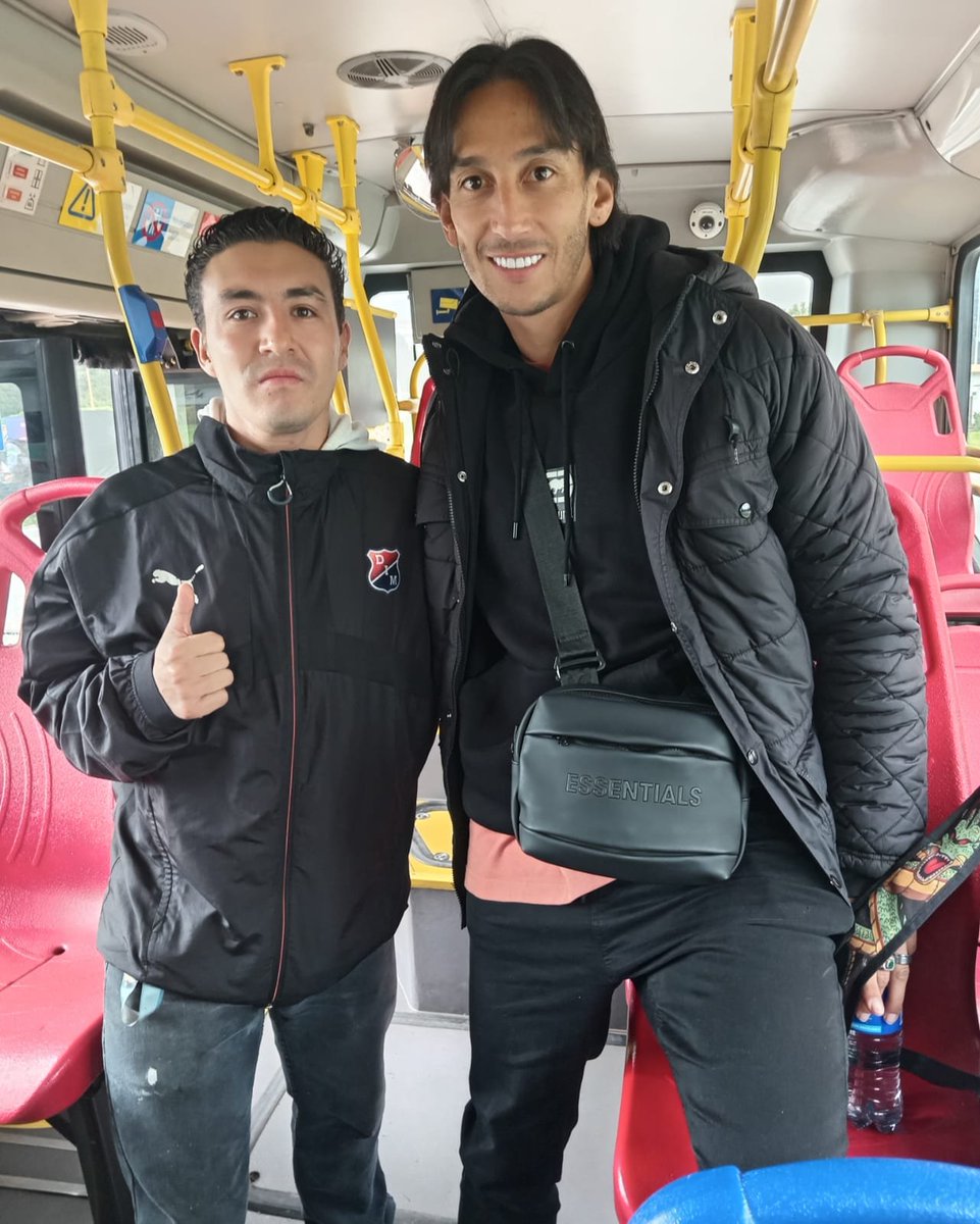 Me encontré con un referente de media cancha campeón con <a href="/MillosFCoficial/">Millonarios FC</a>, con <a href="/cdtolima/">Club Deportes Tolima</a> el volante <a href="/R8ROBAYOOFICIAL/">Rafael Robayo</a>, quedamos de jugar algún día en las canchas del Parque metropolitano El Tunal, eso si cuando la <a href="/ALCtunjuelito/">Alcaldía Tunjuelito</a> arregle las canchas.