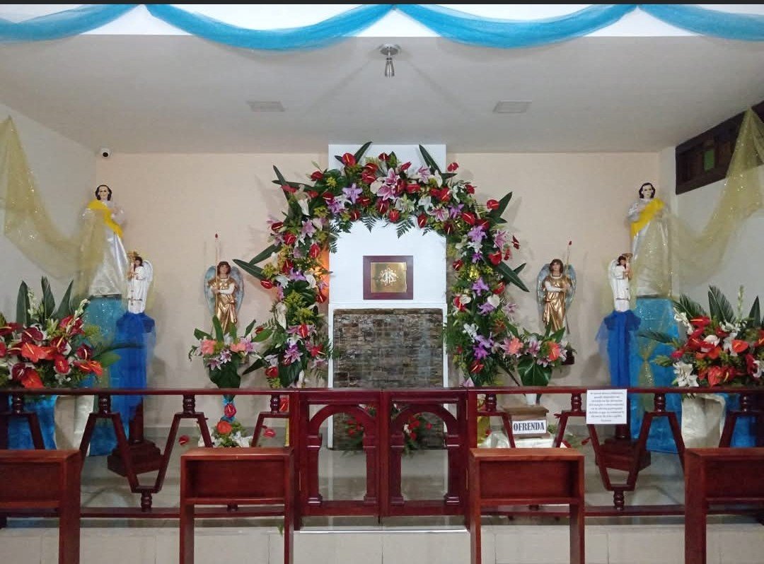 "Que se postre ante Ti la tierra entera y celebre con cánticos tu nombre."  (Salmo 65)