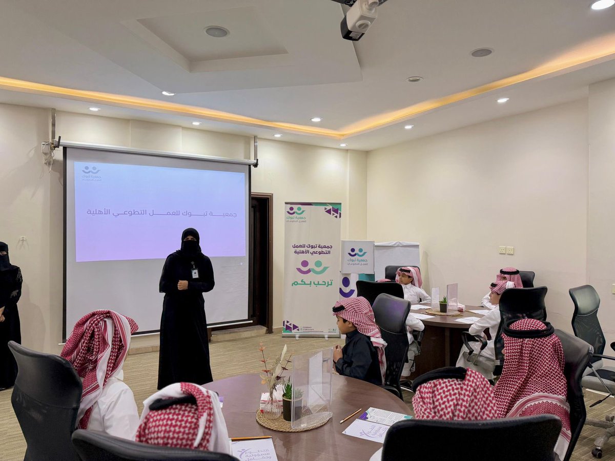 TabukVAs's tweet photo. استضافت جمعية تبوك للعمل التطوعي مجموعة من طلاب مدارس عثمان بن عفان الأهلية بهدف التعرف على مناشط الجمعية التطوعية وارتباطها بالبيئية التعليمية والتي تسهم في دعم قيم البذل والعطاء لدى الطلاب داخل وخارج الصرح التعليمي . 
#تبوك 
#العمل_التطوعي https://t.co/QYLxQfGimo