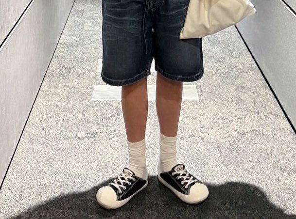 myluvgi's tweet photo. heeseung's legs are fucking triggering me https://t.co/92n6hlBYEe