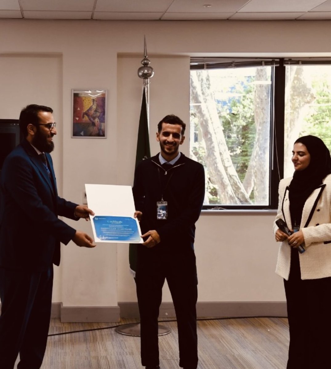 D_ef0's tweet photo. سعدت جدًا بالمشاركة في مؤتمر "الذكاء اللغوي" المقام في الملحقية الثقافية السعودية في لندن ، حيث قدّمت ورقتي البحثية بعنوان:

"من المراقبة إلى الذكاء اللغوي: السرديات المدفوعة بالذكاء الاصطناعي واتخاذ القرار في حوكمة الأمن العام"

والأجمل أن هذه التجربة، وهي أول مشاركة أكاديمية لي في مؤتمر، تُوّجت بالحصول على جائزة أفضل عرض تقديمي.

كل الشكر والتقدير للقائمين على المؤتمر ولكل من ساهم في هذا الحدث العلمي المميز.

Thanks @uksacborg & @l_intelligence6 for the invitation and support.

محطة أعتز بها كثيرًا، والقادم أجمل بإذن الله.

📍الملحقية الثقافية السعودية – لندن

#الذكاء_اللغوي #الذكاء_الاصطناعي #لندن