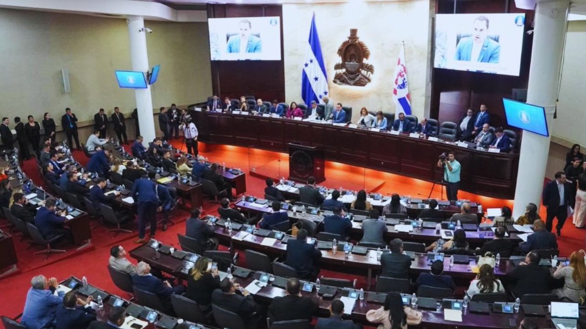 #NotiactivaHN | Fue aprobado el Presupuesto de la República por la suma de 444,335,810 millones de lempiras. Según el titular de <a href="/SEFINHN/">SEFINHN</a>, Emilio Hércules el proceso de reformulación y aprobación del instrumento financiero, destaca un enfoque en la rendición de cuentas.