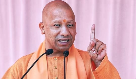 airnews_lucknow's tweet image. 👉मुख्यमंत्री योगी आदित्यनाथ ने मिर्जापुर सड़क हादसे का लिया संज्ञान 
👉मृतकों के शोक संतप्त परिजनों के प्रति संवेदना व्य़क्त की
👉अधिकारियों को राहत कार्य में तेजी लाने के दिय़े निर्देश
#UPNews #NewsUpdate