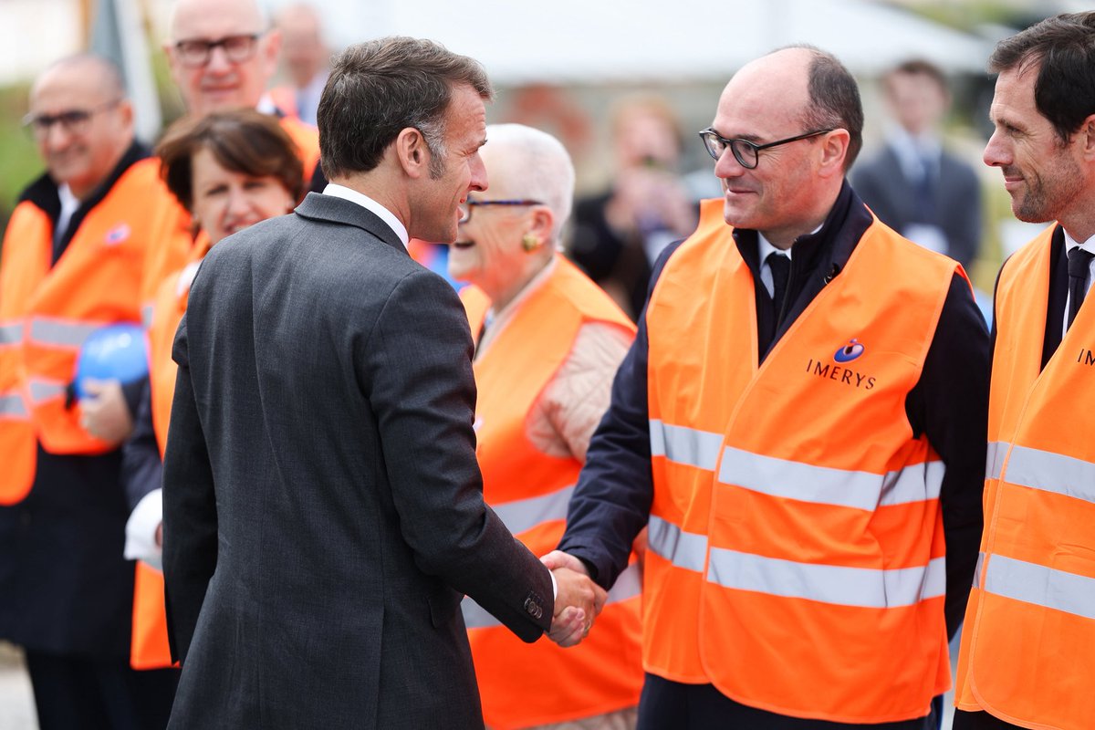 sbastien_martin's tweet photo. Nos territoires débordent d'énergie, d'industriels prêts à bâtir et d'élus prêts à agir. Mais trop souvent, cette volonté se fracasse contre le mur de nos propres procédures. Pour cela une solution : #simplifier. 

Jamais, je ne me résoudrais à ce qu'un projet créateur d'emplois mette des années à sortir de terre quand nos concurrents le font en quelques mois. 

L’obstacle doit céder place à l'action : foncier libéré plus vite et délais accélérés, nous devons redonner aux Français la fierté d'une nation qui produit, produit, c'est tout le message de notre déplacement aujourd'hui dans l'Allier. On continue !