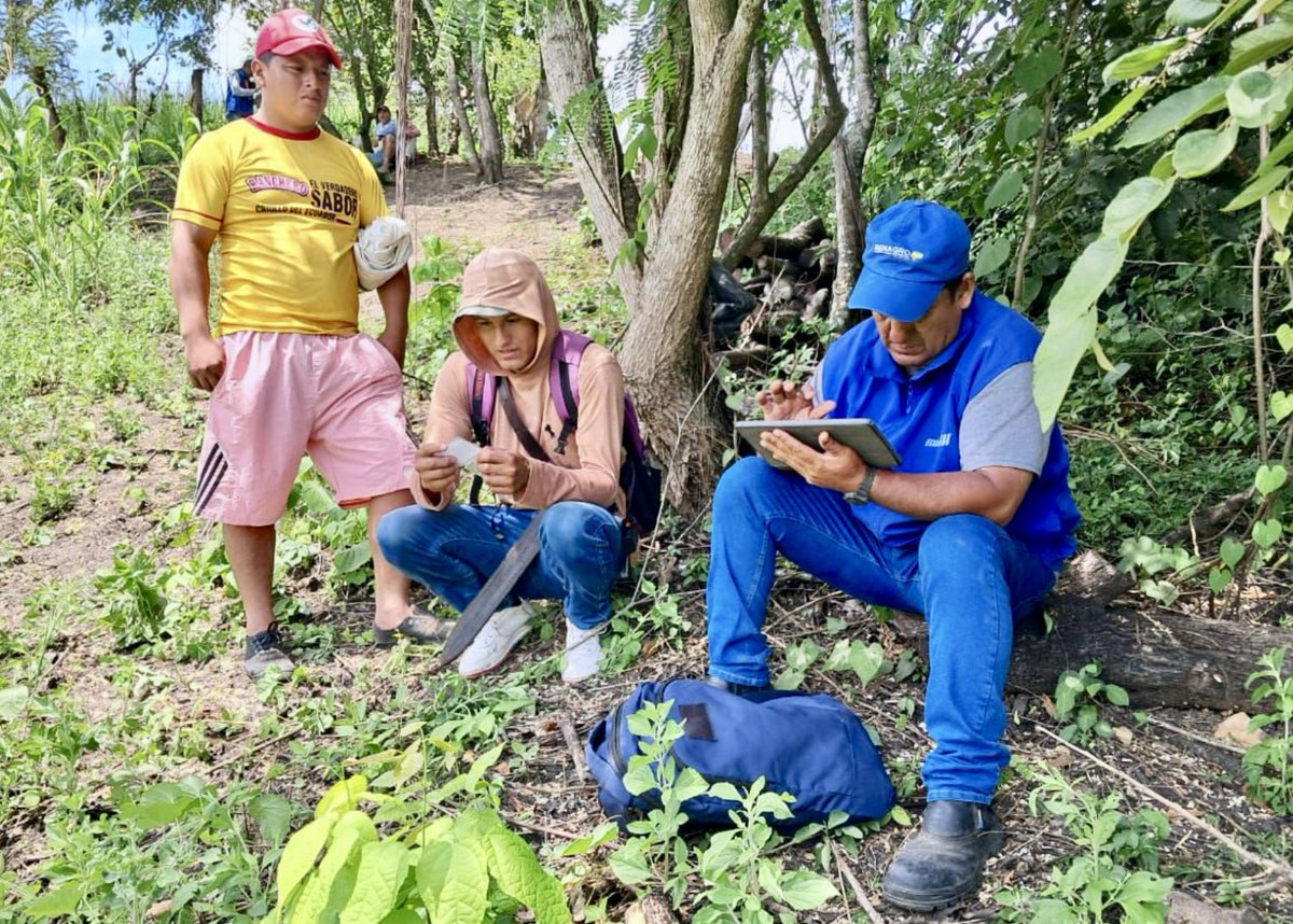 Autoridades de <a href="/AFD_France/">Agence Française de #Développement (AFD) 🇫🇷 🇪🇺</a>, Philipp Serres, director regional; Olive Jacques, director adjunto de Quito; Priscille de Connick y el gerente de #RENAGRO, verificaron los avances de Registro en las distintas provincias del país, cumplimiento de actividades y resultados preliminares
