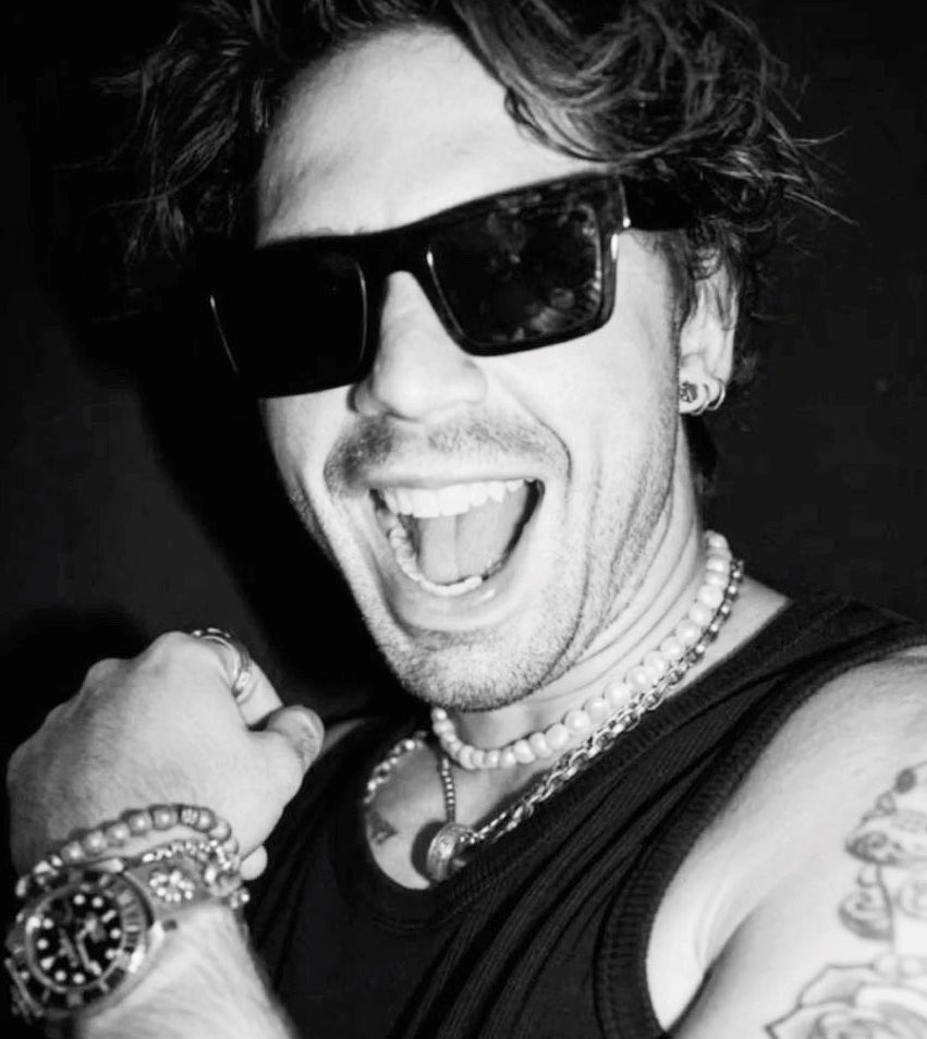 sha (@clownedgoat) on Twitter photo 