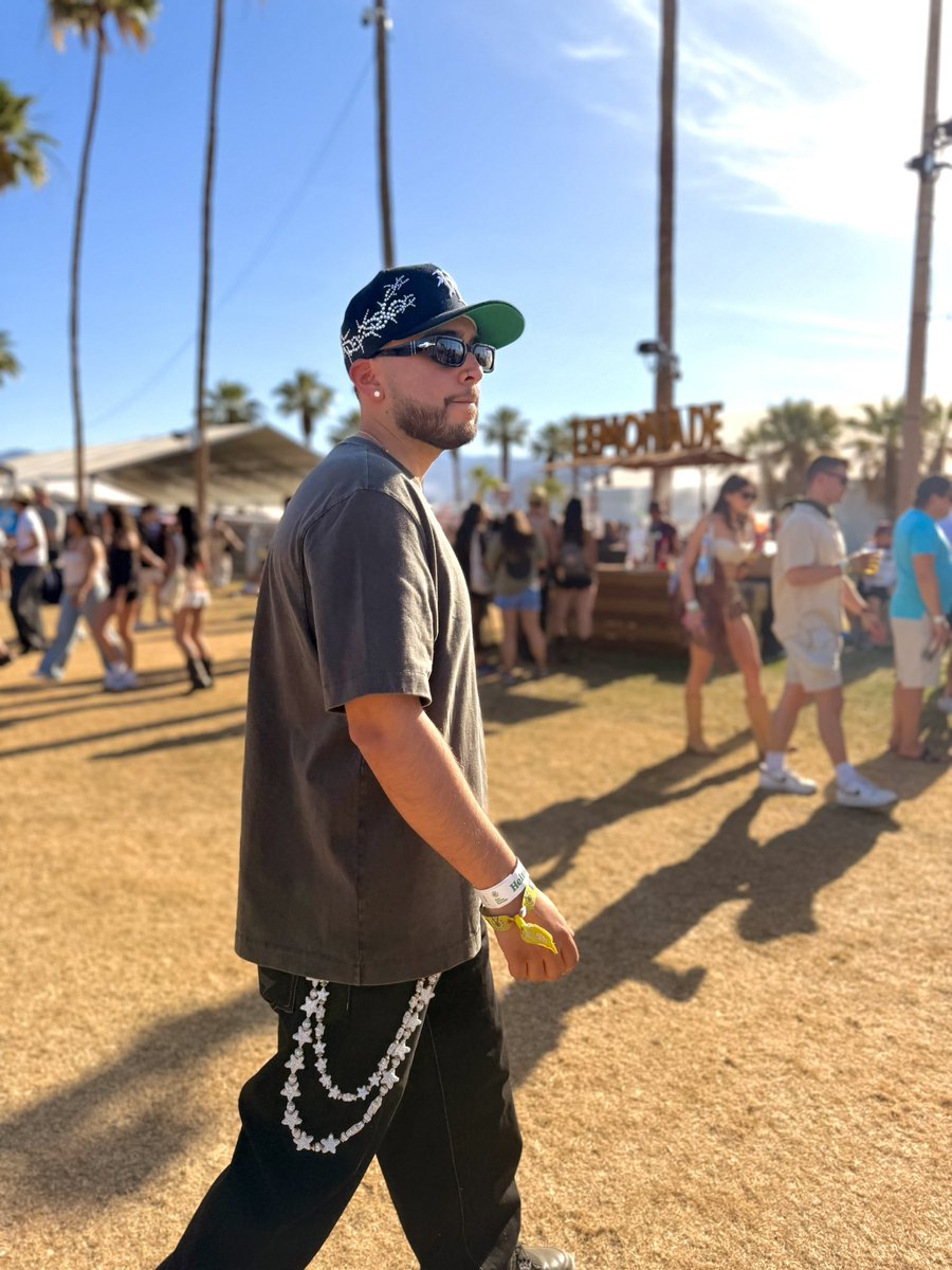 kthgeo7's tweet photo. FREE YOUR MINDDDDD #yuma #coachella https://t.co/qACxrFtzgM