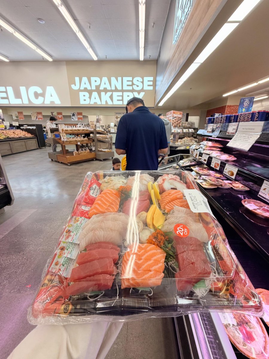 Peach_FGG's tweet photo. Discover Bay Area supermarkets‼️ They're getting better and better at understanding people's hearts 😂 https://t.co/vg9MdAeGzi