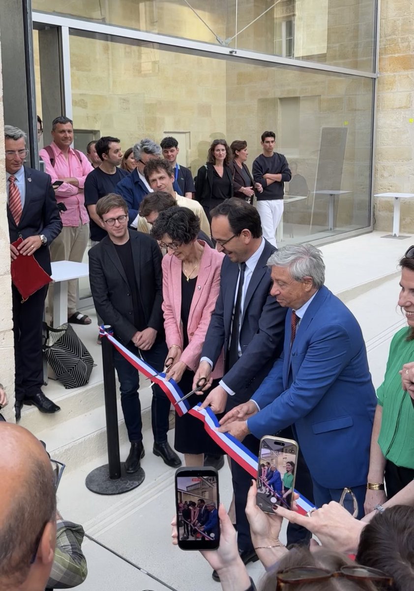 PrefAquitaine33's tweet image. #Culture 🪞 | Le préfet Étienne GUYOT inaugure le musée des Arts décoratifs et du Design (MADD) à #Bordeaux.

✅  Porté par la ville de @Bordeaux, soutenu par l’État à hauteur de 3,6 M€, la Région @NvelleAquitaine, l'Union Européenne et par un mécène, ce projet répond aux enjeux