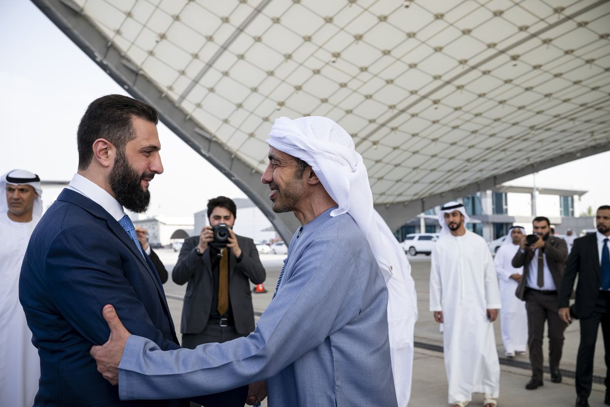 AletihadEn's tweet image. UAE President His Highness Sheikh Mohamed bin Zayed Al Nahyan received His Excellency Ahmed Al-Sharaa, President of the Syrian Arab Republic, who is on a working visit to the UAE.

#AletihadNewsCenter #UAE #Syria