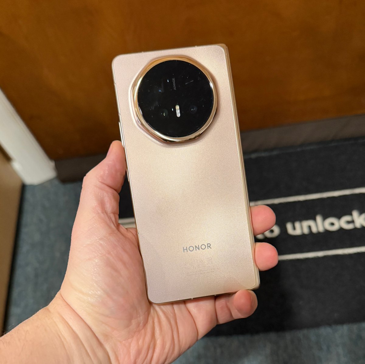 greengart's tweet image. Back at #MWC2026 I attended @Honorglobal Magic V6 (global variant) launch, and thanks to a loan from a friend, I'm now testing the foldable. The Magic V6 was overshadowed by HONOR's Robot Phone at the press conference, but it has impressive hardware specs.