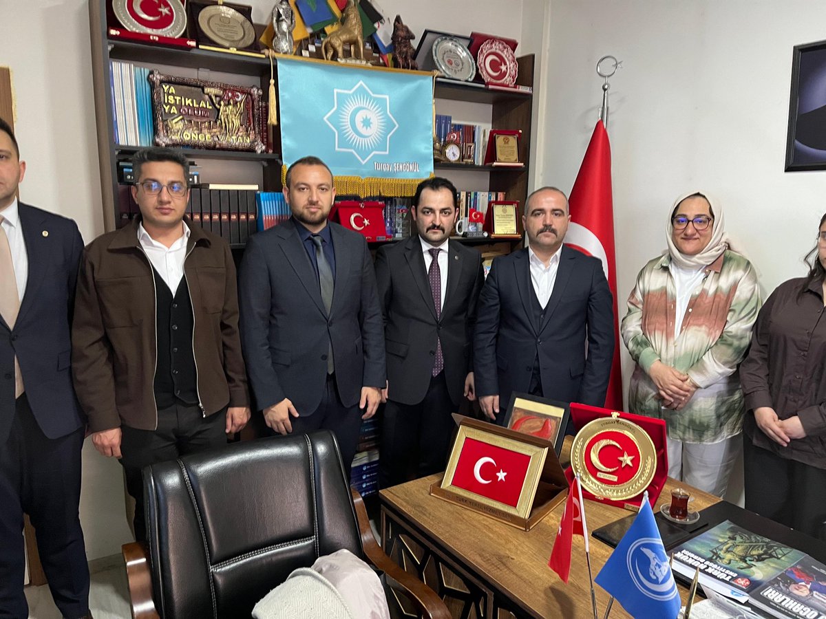 Gulezgn's tweet photo. Türk Hukuk Enstitüsü Malatya Şube olarak Ülkü Ocakları İl Başkanı kıymetli ağabeyim @turgaysengonul’e ziyarette bulunduk. 

Misafirperverliği ve değerli desteği için Ocak başkanım özelinde tüm Ülkü Ocakları teşkilatlarına teşekkürü bir borç bilirim. 

Yaşasın Ülkü Ocakları ! https://t.co/FgsormhTwP