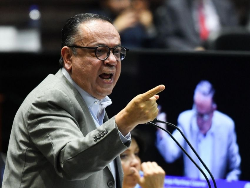 DesarrolloNoti1's tweet image. ✅ Germán Martínez rechaza elección de Consejeros del #INE; “hoy es uno de los días más oscuros de la #República”, señaló 

- Los nuevos integrantes serán Blanca Yassahara Cruz García, Frida Denisse Gómez Puga y Arturo Manuel Chávez López, afines a Morena.

#Mexico 

Dn 🟢🔵