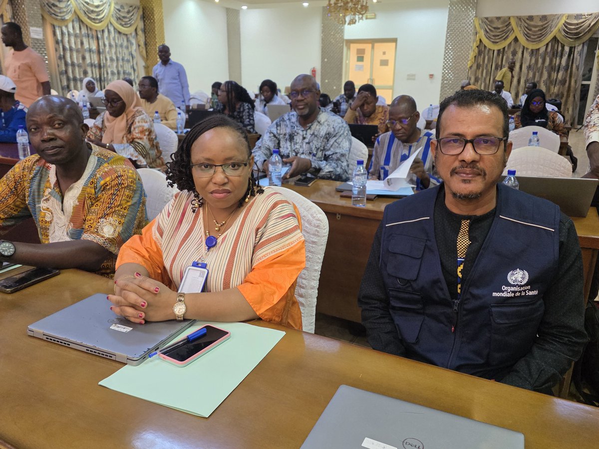 OMS_Burkina's tweet image. Face à l’essor des produits du #tabac 🚬, l’#OMS et le ministère de la Santé 🏥appellent à une action parlementaire 🏛️ pour lutter contre le tabagisme 🚭et protéger les populations 🌍🤝. 

#BurkinaFaso
#SantePourTous