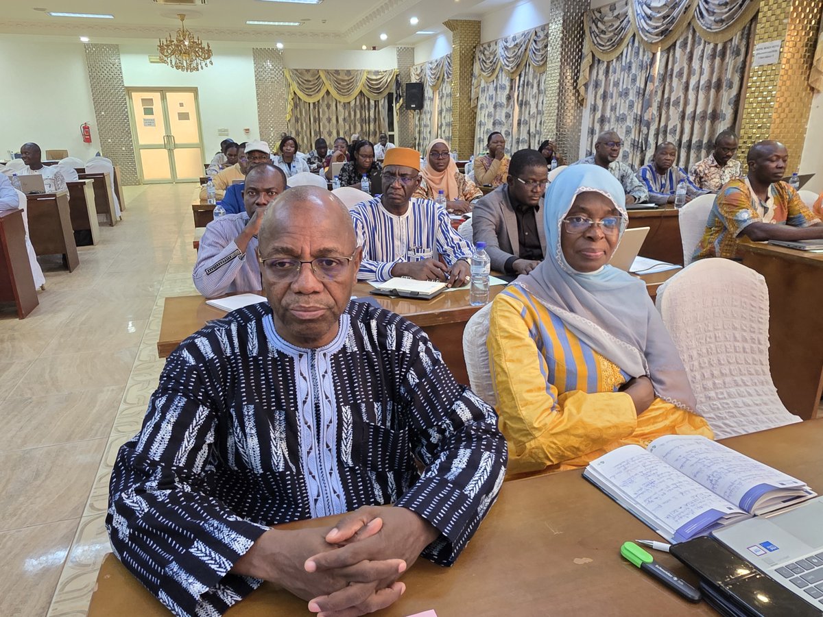 OMS_Burkina's tweet image. Face à l’essor des produits du #tabac 🚬, l’#OMS et le ministère de la Santé 🏥appellent à une action parlementaire 🏛️ pour lutter contre le tabagisme 🚭et protéger les populations 🌍🤝. 

#BurkinaFaso
#SantePourTous