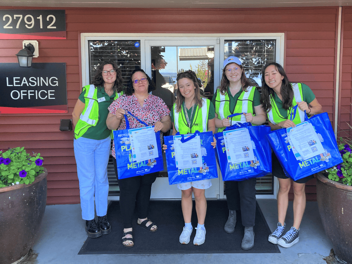 WMPugetSound's tweet photo. We're always striving to improve recycling in @KingcountyWA, through outreach, research and more. That's why we recently surveyed residents. We found most are confident recycling paper, glass and metal, but not plastic. Remember, you can recycle plastic tubs, jugs and bottles, but not bags. Learn about WM's research to improve recycling at https://t.co/J2zLzTdvV5.