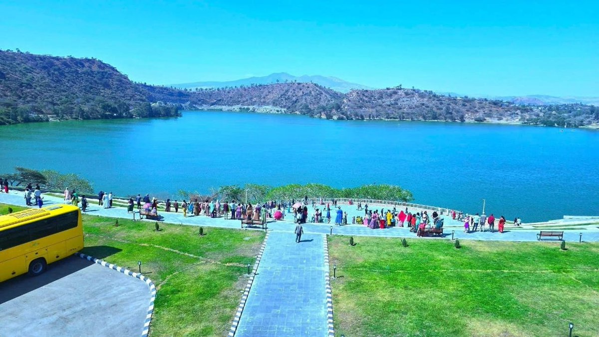 ETEmbassyMGQ's tweet image. Bishoftu, home to seven natural lakes, is embracing a fresh and modern look through nature‑aligned corridor development. 🌿✨
This transformation is turning the city into a rising hub for tourism and conferences.
#Bishoftu #Ethiopia #Tourism #Development