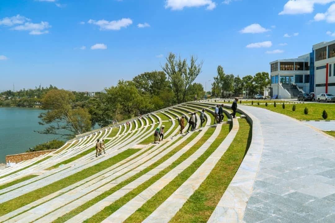 ETEmbassyMGQ's tweet image. Bishoftu, home to seven natural lakes, is embracing a fresh and modern look through nature‑aligned corridor development. 🌿✨
This transformation is turning the city into a rising hub for tourism and conferences.
#Bishoftu #Ethiopia #Tourism #Development