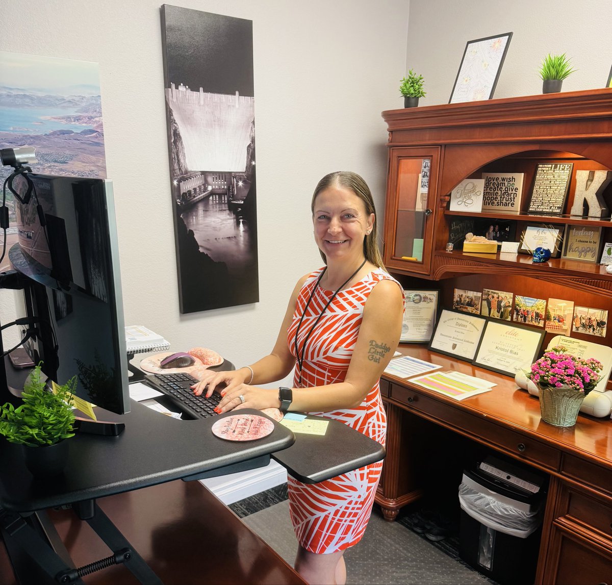 BoulderCityNev's tweet image. Happy Administrative Professionals Day to our dedicated staff! We appreciate their efforts to organize &amp;amp; support us!!! Thank you to Executive Admin. Assistant Kristol Bias, who keeps the City Manager’s Office running smoothly!!

#administrativeprofessionalsday #thebest #thankyou