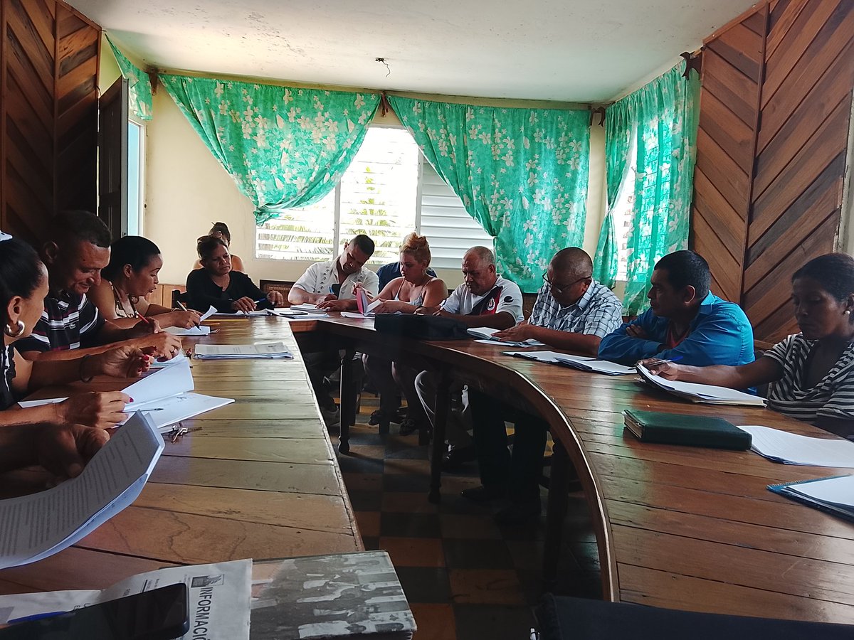 Sesiona el Buró Municipal del Partido en el #MunicipioBartoloméMasó. Evaluamos preparativos para la próxima cosecha cafetalera ☕ y los aseguramientos necesarios para un exitoso cierre del curso escolar 2025-2026🎓. ¡Planificación y compromiso con nuestro pueblo! <a href="/YudelkisOrtizB/">Yudelkis Ortiz Barceló</a>