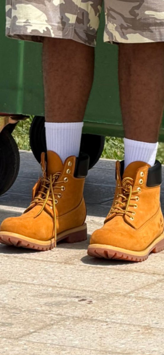 Fcb_MVP's tweet image. This is how to rock TIMBERLAND boots 🔥👢
No be that style wey you dey tie am like small pikin 😭😂
Step up your drip, lace am clean and confident 😎✨
#Timberland #StreetStyle #DripCheck #FashionTalk