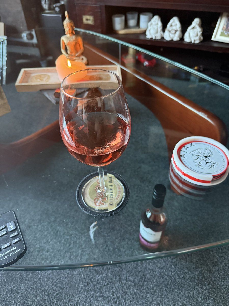 oom_ben's tweet image. Week doormidden na drukke maar effectieve werkdag - ff onthaasten met Black List S10-A15 #HomeOffice #BruynzeelKeukens