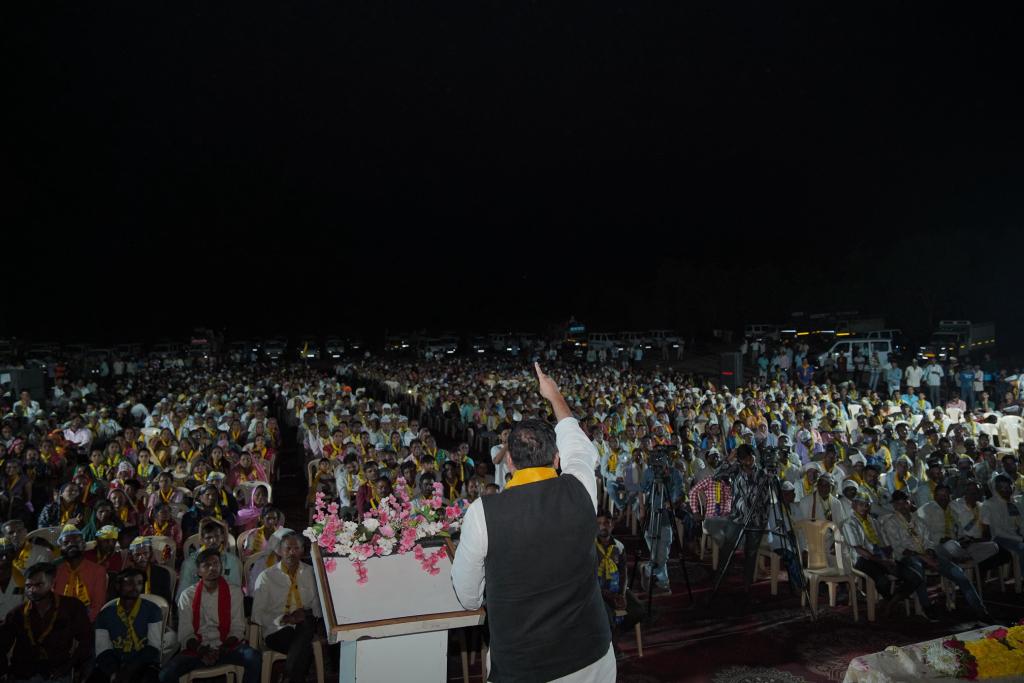 Chaitar_Vasava's tweet photo. आज चिकदा में @AamAadmiParty के राज्यसभा सांसद श्री @SanjayAzadSln जी की उपस्थिति में "विजय विश्वास सभा" का आयोजन हुआ।
इस सभा में इतनी बड़ी संख्या में स्थानीय लोगों की उपस्थिति यह साबित करती है कि अब बहुत बड़ा बदलाव होने जा रहा है। https://t.co/NhTMgBsYcG