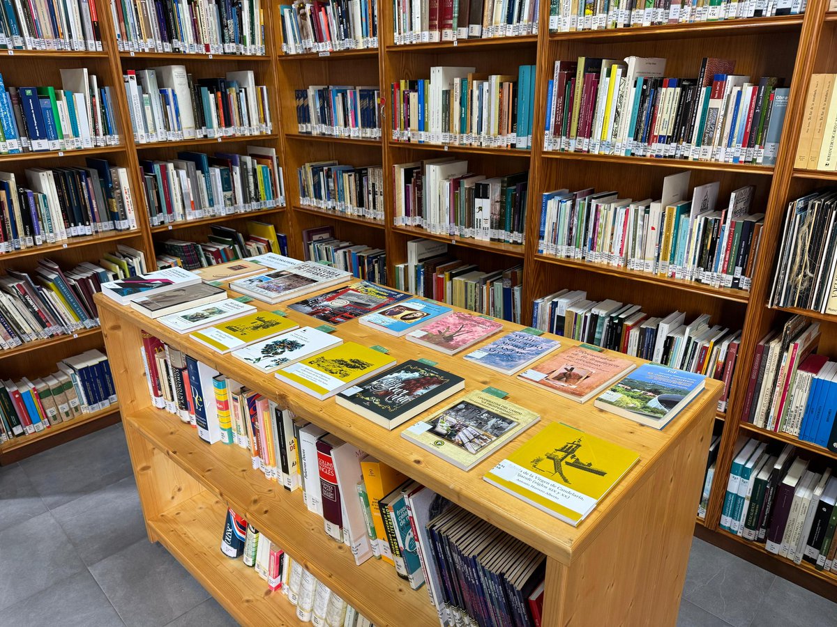 ncruzduque's tweet photo. Exposición en la biblioteca de Tijarafe con libros de autores tijaraferos y escritos sobre Tijarafe por la semana del libro 2026✨️📚✍️🏽 https://t.co/wSrWbmtuEJ