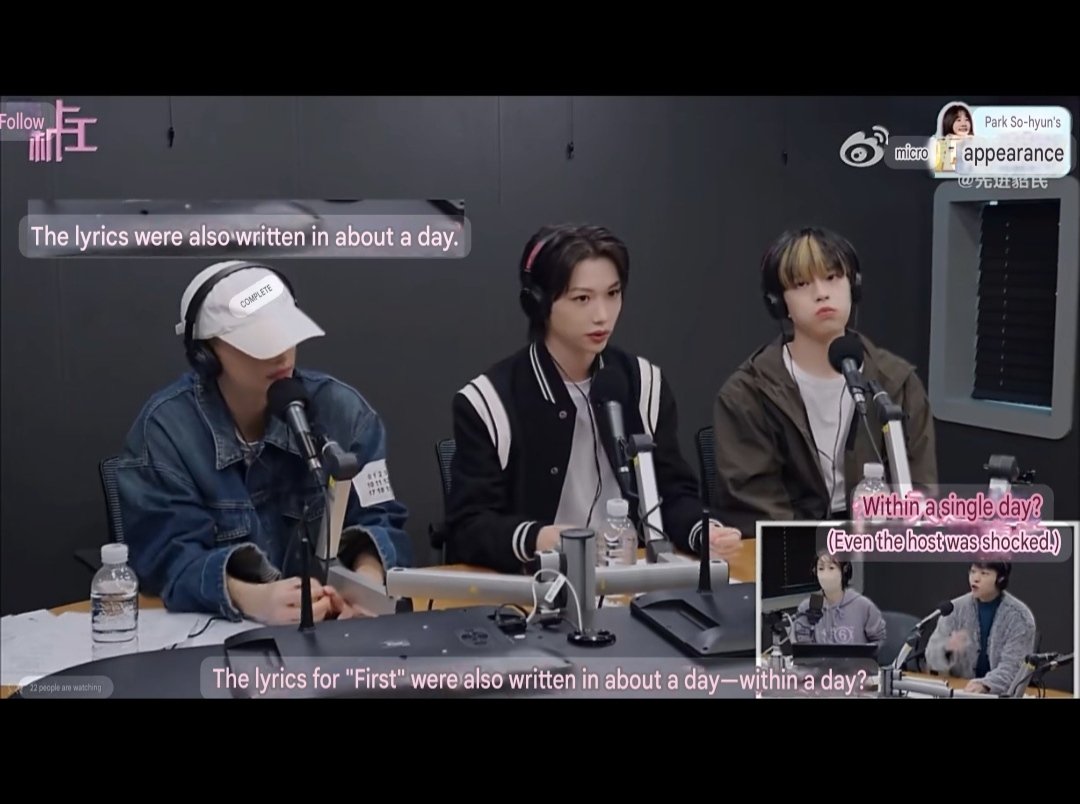 leech3nding's tweet photo. Felix the liar lying in every k-variety shows. No wonder jieun sent him alone so that no member was there to debunk his lies
"Ry@n sent me his brands liquor  🥺" oi trash everyone can see whose name is written there. 
He was trying to take credit for taste but Hyunjin clocked him https://t.co/Kk7wTmnIgM