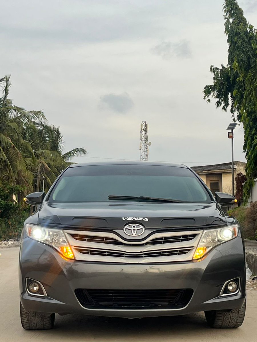 TuzyDavid's tweet photo. 2011 Toyota Venza 🚘

•Andriod Screen || Reverse Cam  📸
•Beautiful Leather interior 💧
• Pano roof 🔳🔳
•Thumb Start 👍
•Chilling Ac 💦
•Keyless Entry 📥

•Excellent  Condition 💯

•Location : Lekki 📍
•Price : 9.7m 💰
•Contact : 📞 08100894157
#liamrosenior Iraola https://t.co/UfefzomBVl