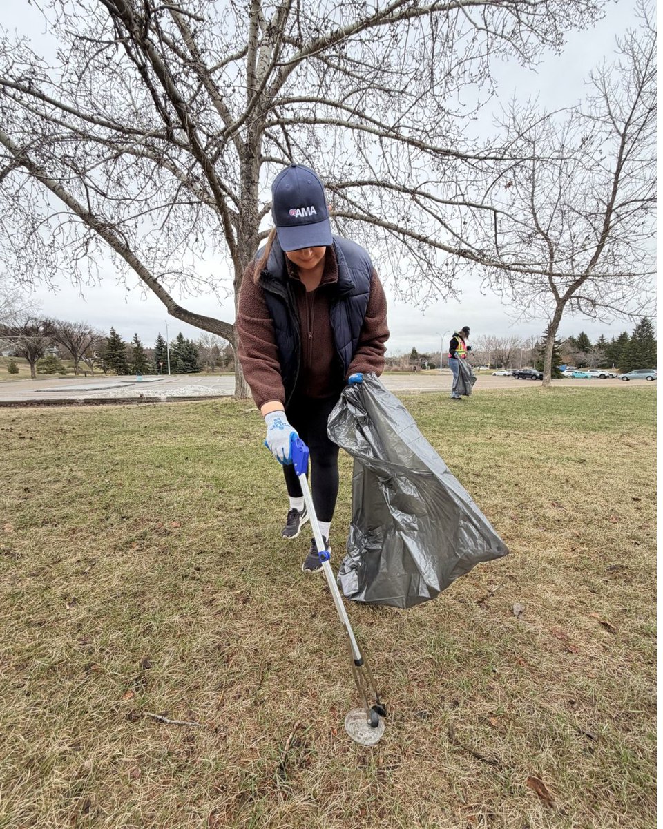 AMAcommunity's tweet image. We talk trash… then we pick it up. 💪
AMA crews in Edmonton &amp;amp; Calgary rolled up their sleeves for Earth Day—making a real dent in litter. 🌍💚
More on our Climate Commitment: 🔗 ow.ly/PwSg50YO7sg
#EarthDay
#yeg #yyc