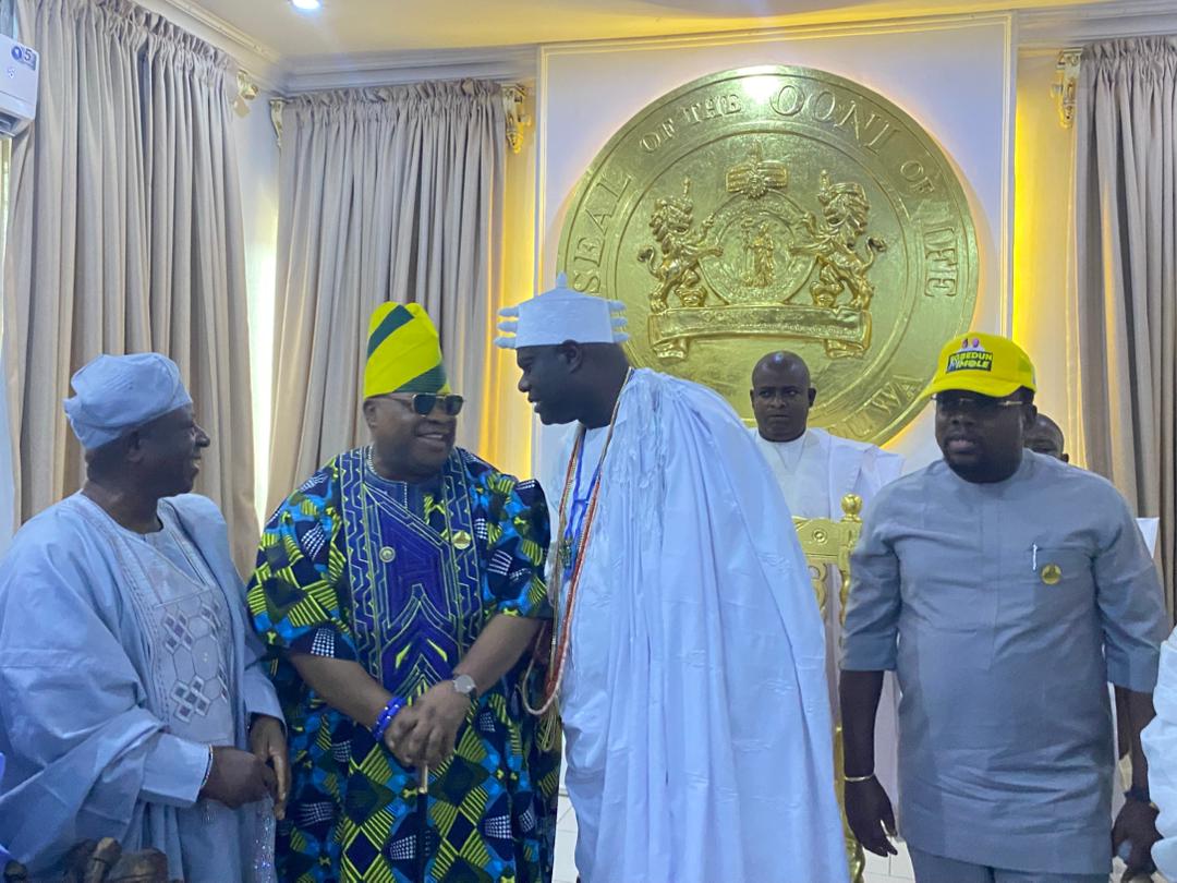 OsunDefender's tweet image. Osun 2026: Adeleke Visits Ooni, Begins Campaign In Ile-Ifẹ
.
.
#osun2026 #Adeleke #Ooni