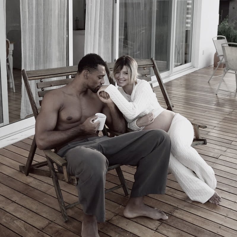 “You're going to be a mom?”
“And you're going to be a dad.”
“Ind, you're going to be a mom. We're going to have a baby, Blue!” 

MY RYANINDY🥹🤍