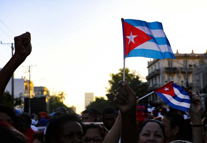 <a href="/DiazCanelB/">Miguel Díaz-Canel Bermúdez</a>: «¡Mientras haya una mujer o un hombre dispuestos a dar la vida por la Revolución, estaremos venciendo!»

«¡El carácter socialista de nuestra Revolución es el escudo del presente y la garantía del futuro!»

#PasiónXCuba🇨🇺 #MiFirmaPorLaPatria