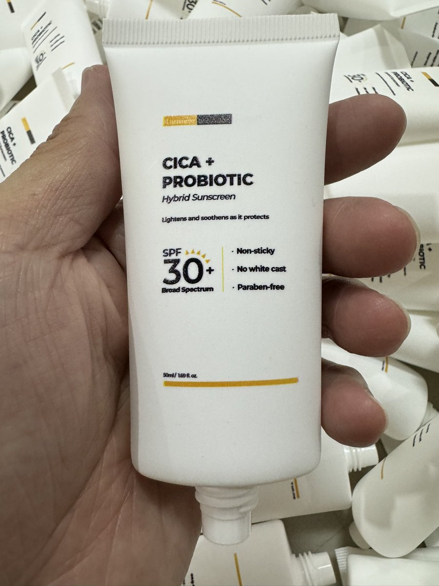 IamHarryDavid's tweet image. A client came to us with plain travel-size squeeze tubes and a vision for their cosmetic brand.

Using our high-quality UV printing, we transformed their lotion and cream containers into premium-looking products with their logo printed directly on the bottle. 
#UVPrinting