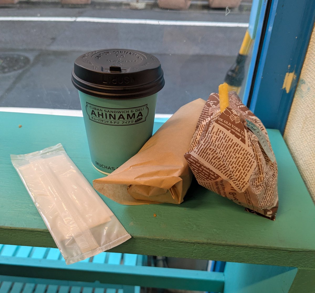 Reliure_n's tweet photo. 上野にあるキューバサンド &amp; デリ アイナマでキューバサンド。キューバからやってきた店長さんが「はい、1千万円！」と会計してくれるキューバと下町の合わせ技の陽気さがあります。
キューバサンドはとって美味しいです！ https://t.co/atlEpFWf0c