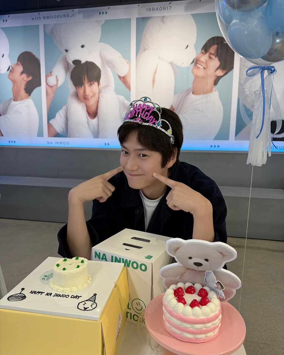 이제 오늘,내일 이틀만 일 하면 주말이다아! 오늘도 당연히 인우 생각으로 가득채워서 힘내서 일 할거야 아쟈아쟈 목요티잉 🙌🏻👊🏻💪🏻 어제보다 오늘 더 무탈하고 평온하게 흘러가길 🙏🏻 계속 웃을 일만 생기고 행운만 가득하기를 🍀☘️🫧🌈 우리인우도 촬영 화이띵! 사룽해애 💖