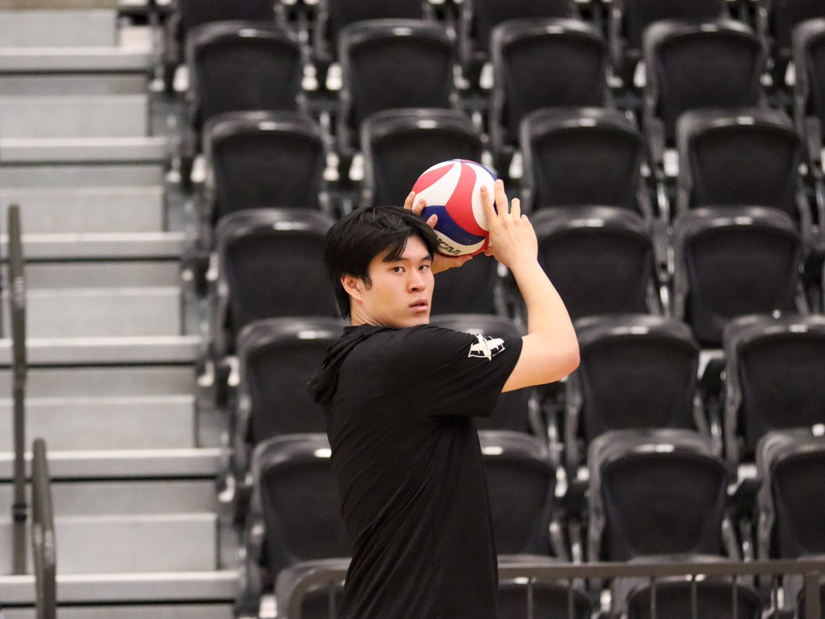 LewisMVBall's tweet photo. Showtime 🎭

#FlyAsOne | @MIVAVolleyball https://t.co/VeNc2qrHFp