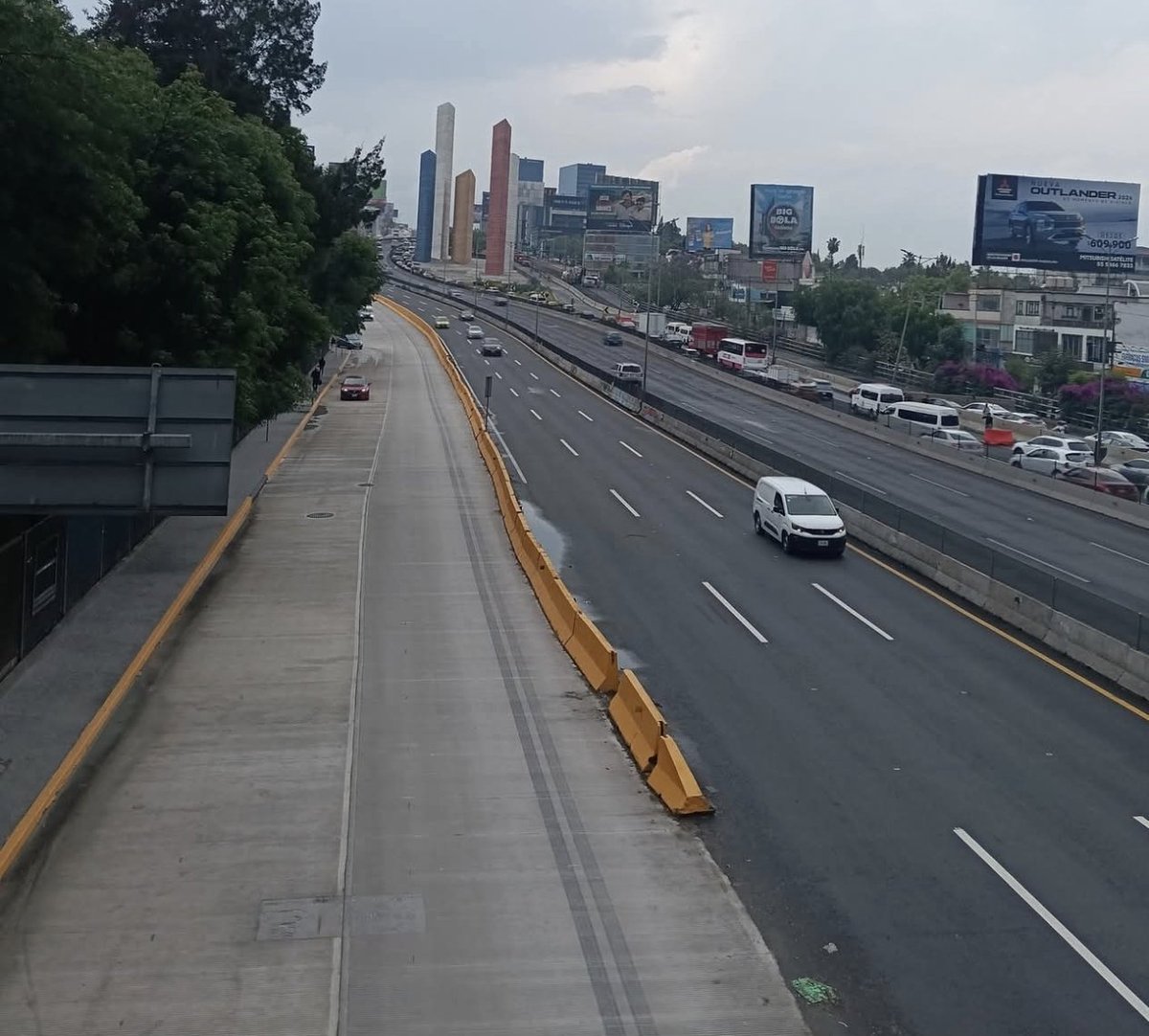 EdoMexInf's tweet image. Abr 22, 2026 | 4:30 pm | Periférico Norte | Reportan que ya están abiertos los carriles  laterales frente al Parque Naucalli, Naucalpan, dirección CDMX ... ¿crees que haya accidentes en su estreno? #PerifericoNorte #Naucalpan #EdoMex
