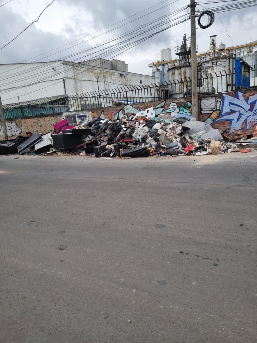 JD_Quinteror's tweet photo. ¡Basura y más basura!

Nos acostumbramos a vivir en la suciedad, las personas lo denuncian, no solo yo, ¿que podemos hacer aquí? @uaesp

Bogotá sigue sin funcionar 💔 ¿hasta cuándo?

📍Diagonal 47 sur 61 -61 barrio Rincon de Venecia https://t.co/IS26x3Lbma