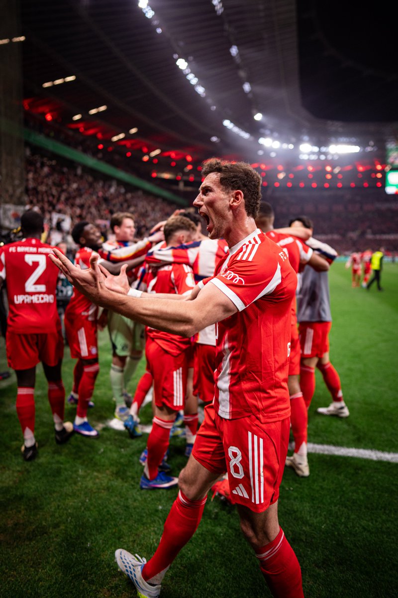FCBayern's tweet photo. Deutscher Meister ²
Pokalfinalisten²
CL-Halbfinalisten ²

Läuft, @FCBfrauen 😎 https://t.co/g7Pf28GE4R