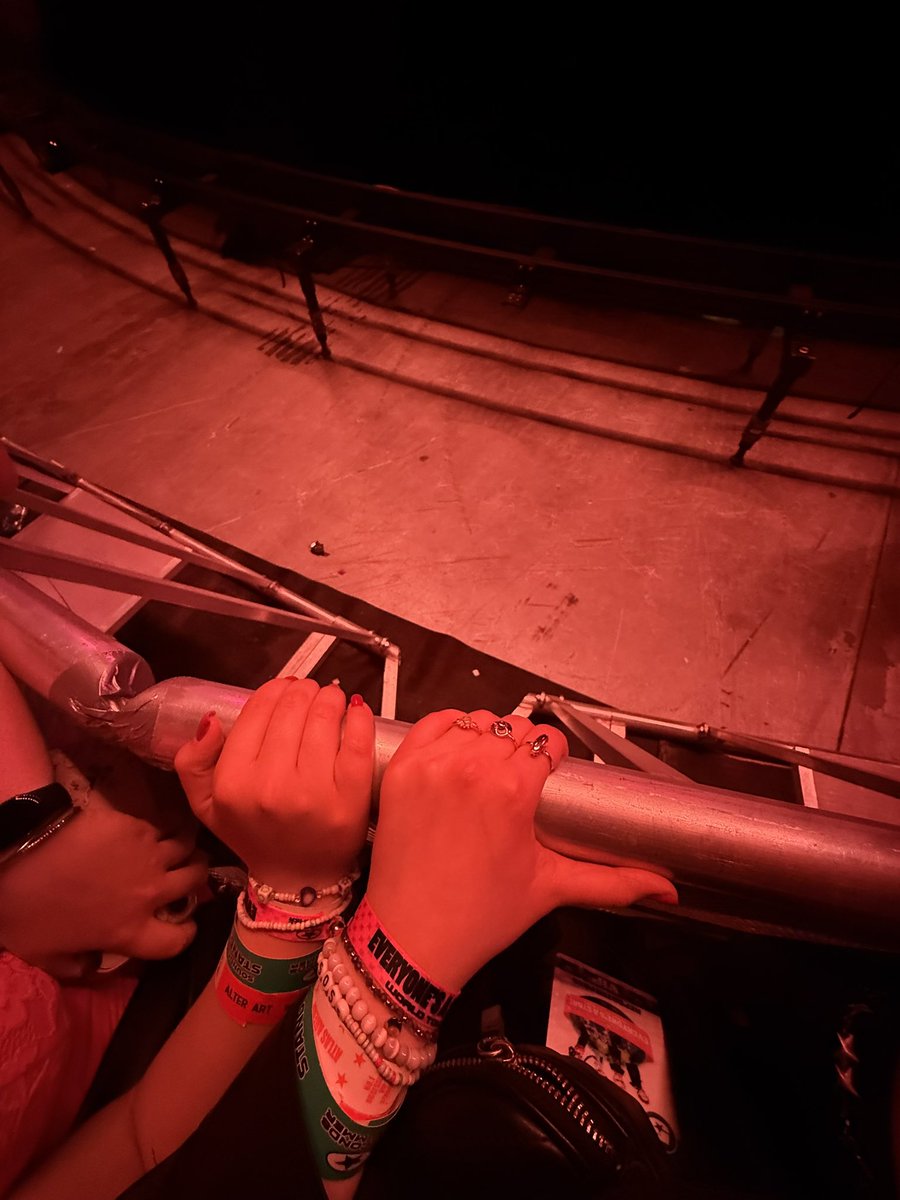 olivv ༉⭑#%!^ WILL SEE BTS !!! tweet media