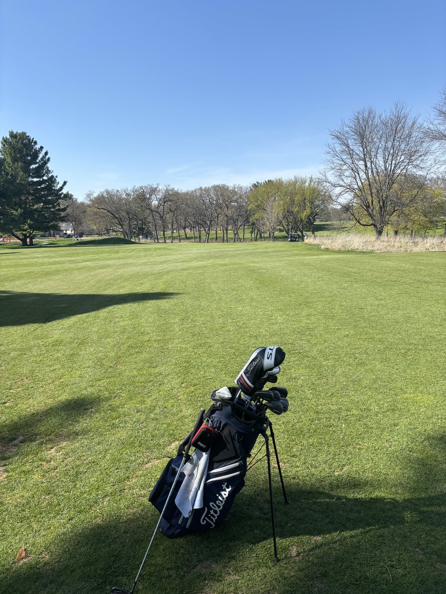 fauxryan2015's tweet photo. Fading class for quick nine #DuckHead #expand https://t.co/xr7hMvB8BY