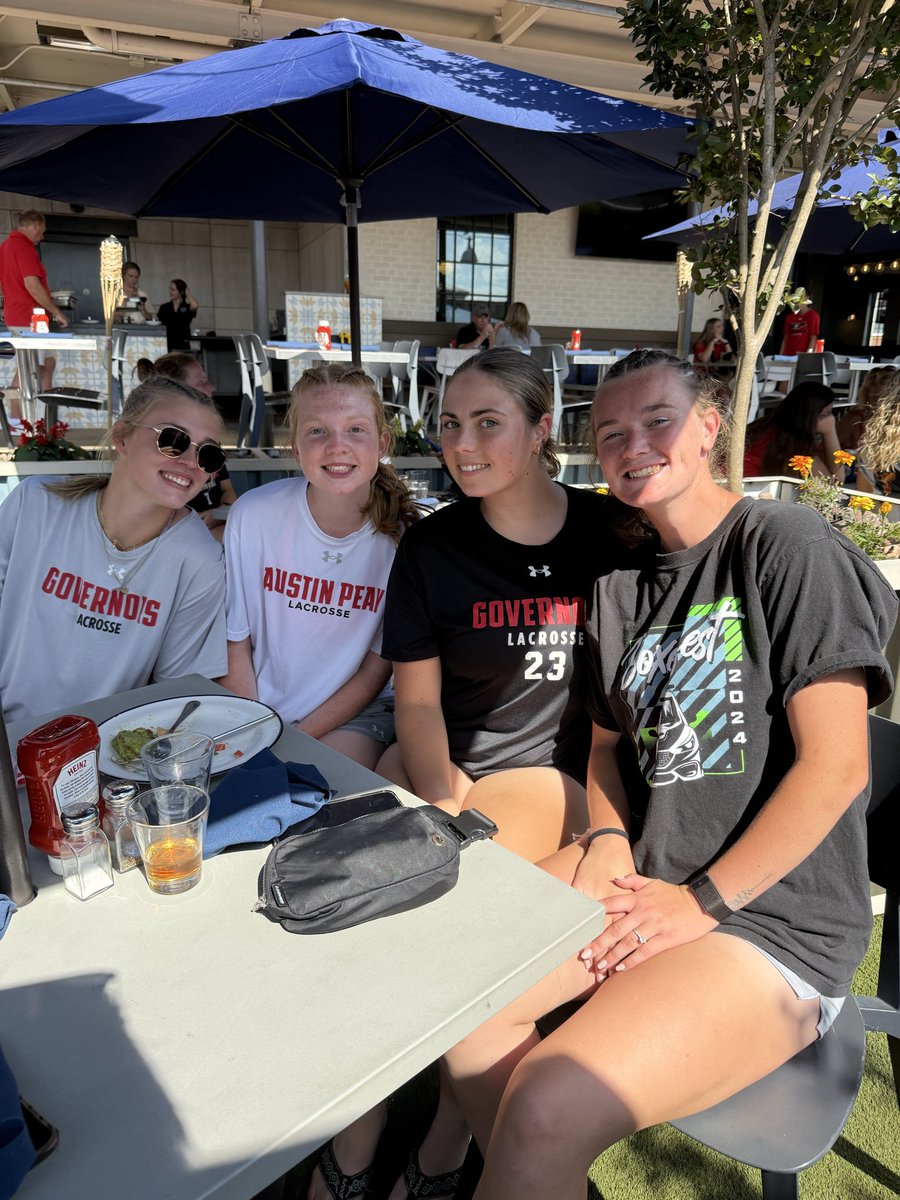 GovsWLAX's tweet image. Celebrating the end of the inaugural season with our favorite PEAYple at @mailroomtn! 🎩🥍

#BetterNeverStops | #LetsGoPeay