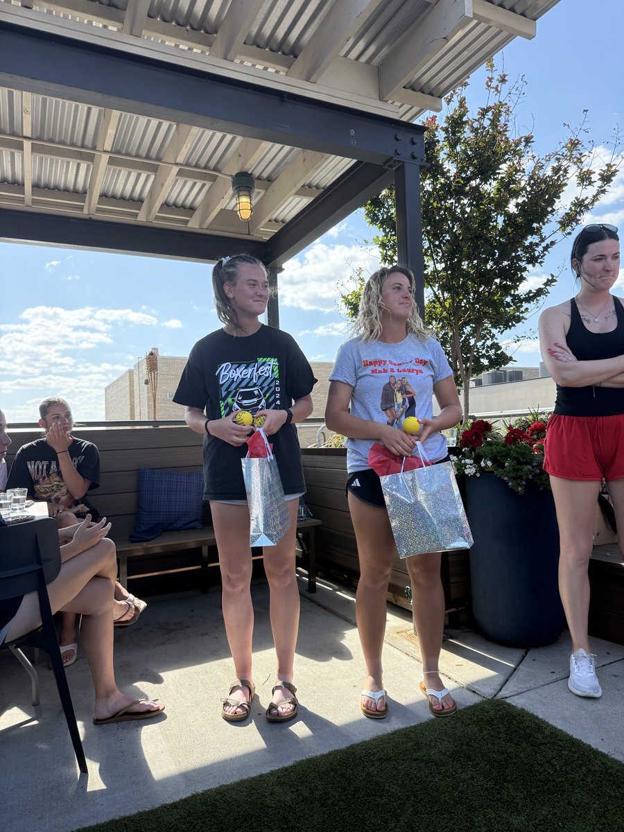 GovsWLAX's tweet image. Celebrating the end of the inaugural season with our favorite PEAYple at @mailroomtn! 🎩🥍

#BetterNeverStops | #LetsGoPeay