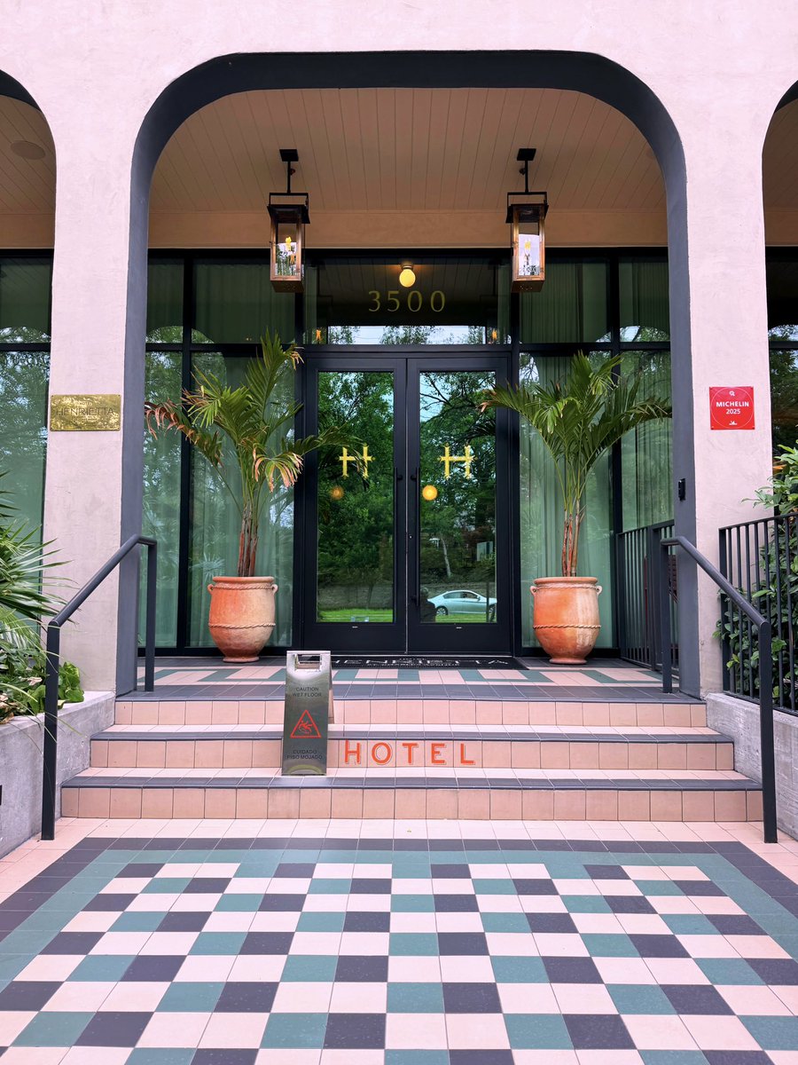 DavidMora's tweet image. Quick escape to the Hotel Henrietta on St. Charles Avenue 🌿⚜️

#NewOrleans
